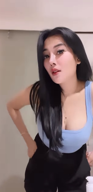 looking makes it hot_153