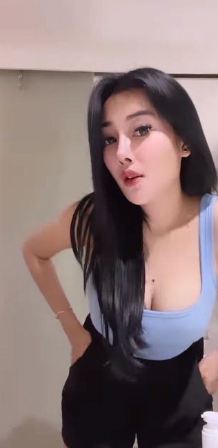 looking makes it hot_153