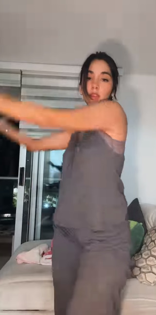 looking makes it hot_154