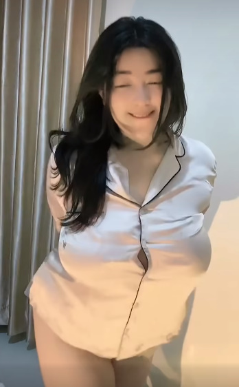 looking makes it hot_156