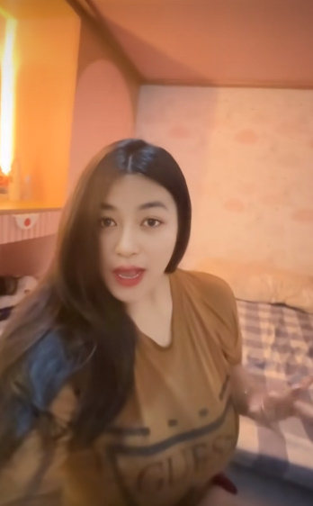 looking makes it hot_156