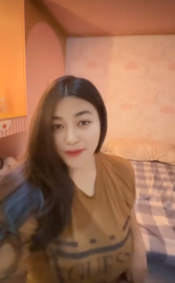 looking makes it hot_156