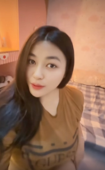 looking makes it hot_156