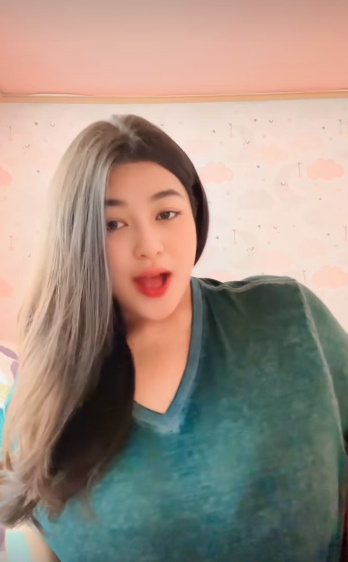 looking makes it hot_156