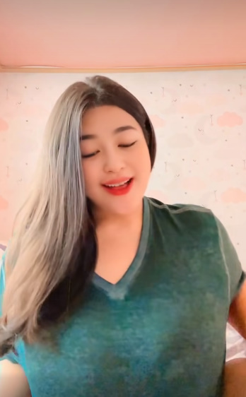 looking makes it hot_156