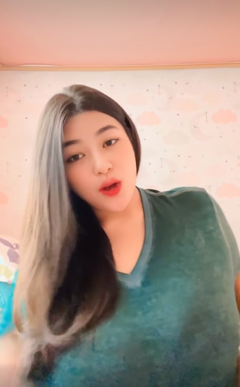 looking makes it hot_156