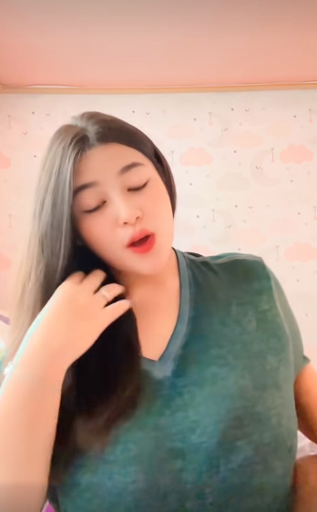 looking makes it hot_156