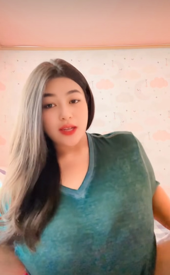 looking makes it hot_156