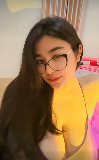 looking makes it hot_156