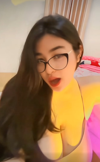 looking makes it hot_156