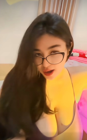 looking makes it hot_156