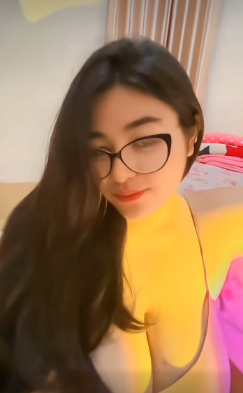 looking makes it hot_156