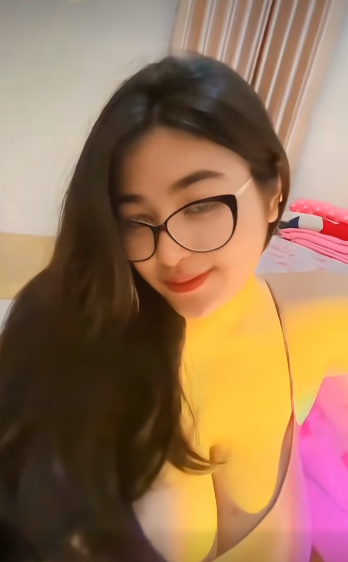 looking makes it hot_156