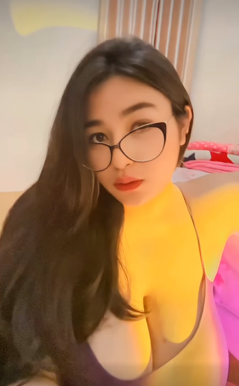 looking makes it hot_156