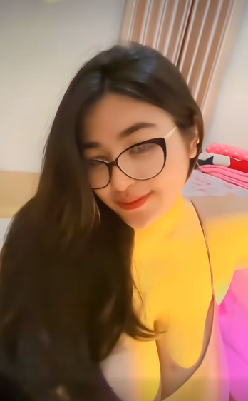 looking makes it hot_156