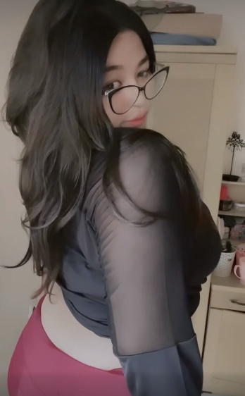 looking makes it hot_156