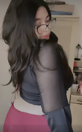 looking makes it hot_156