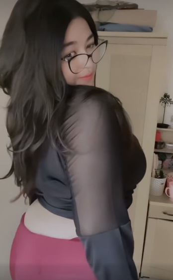 looking makes it hot_156