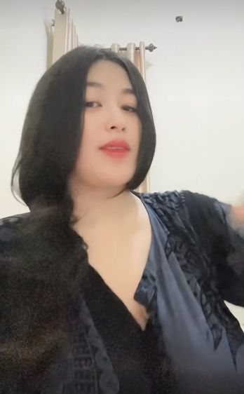 looking makes it hot_156