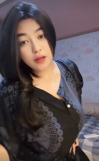 looking makes it hot_156