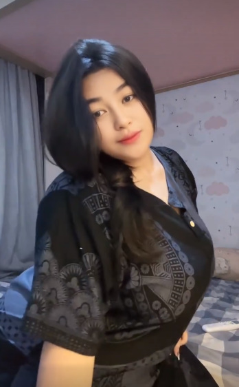 looking makes it hot_156