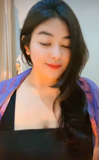 looking makes it hot_156