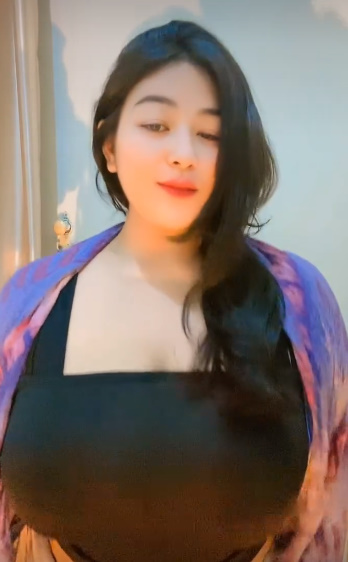 looking makes it hot_156