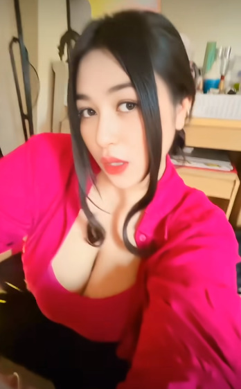 looking makes it hot_156