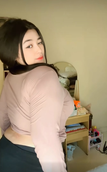 looking makes it hot_156