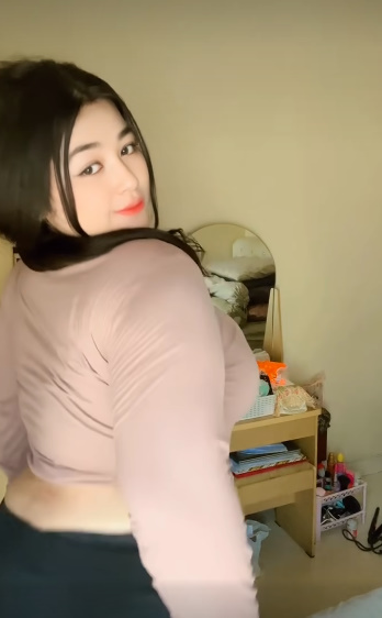 looking makes it hot_156