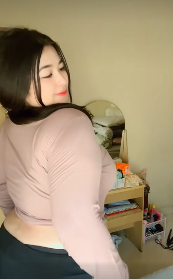 looking makes it hot_156