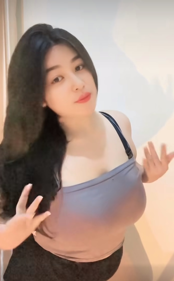 looking makes it hot_156