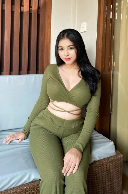 looking makes it hot_156