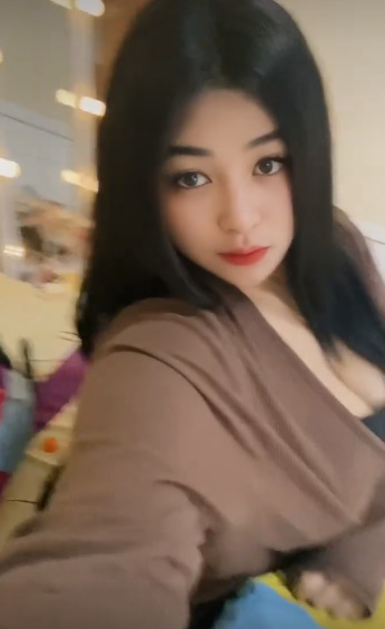 looking makes it hot_156