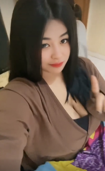 looking makes it hot_156