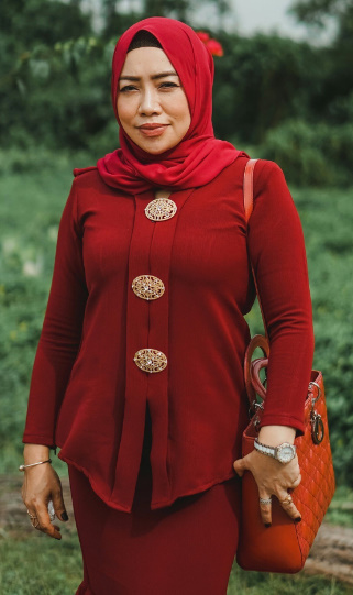 looking makes it hot_157