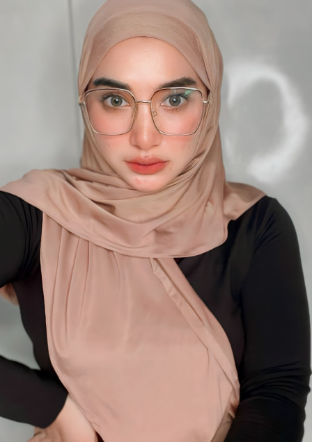 looking makes it hot_157