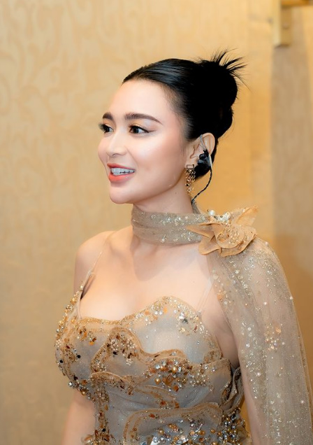 looking makes it hot_157