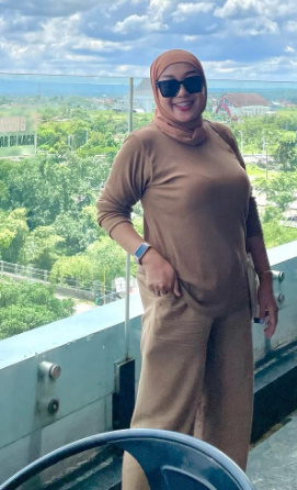 looking makes it hot_157