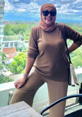 looking makes it hot_157