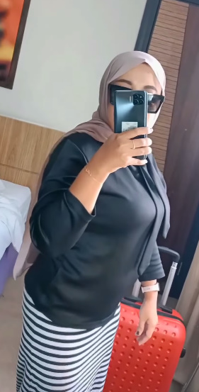 looking makes it hot_157