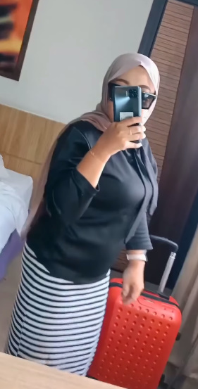 looking makes it hot_157