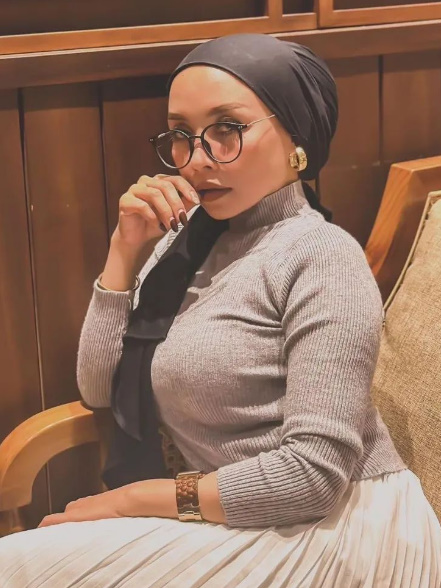 looking makes it hot_157