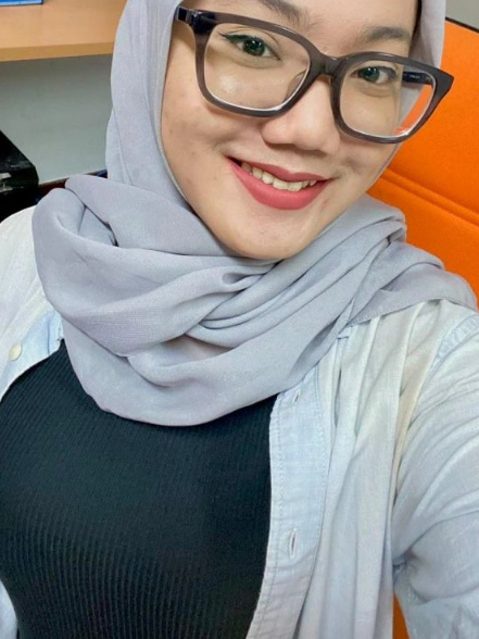 looking makes it hot_157