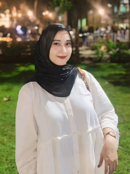 looking makes it hot_157