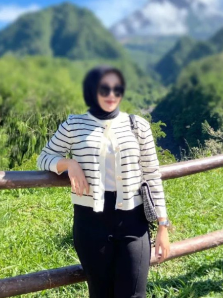 looking makes it hot_157