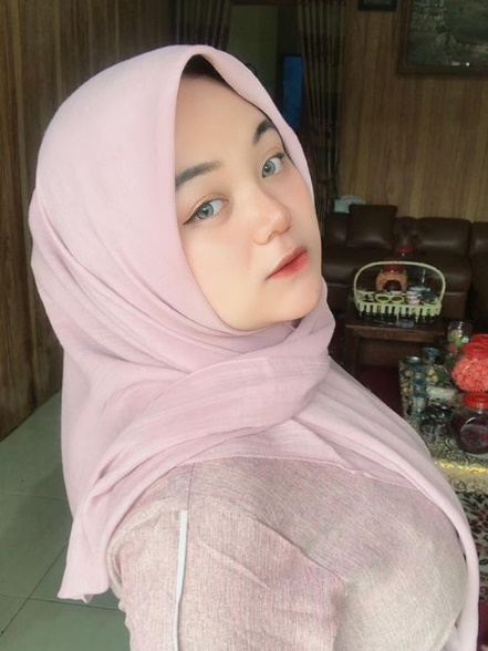 looking makes it hot_157