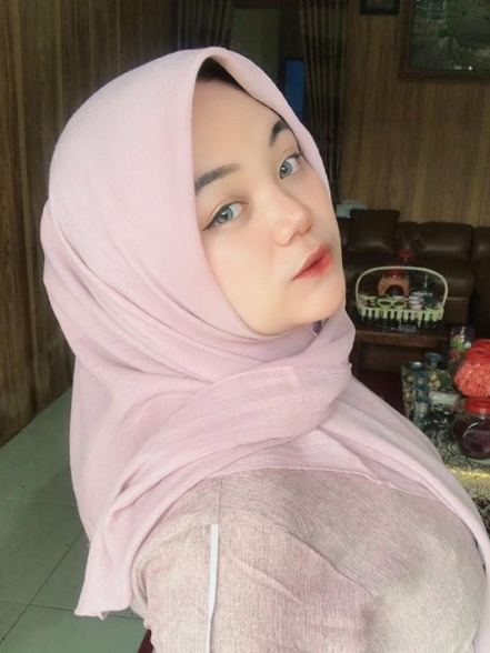 looking makes it hot_157