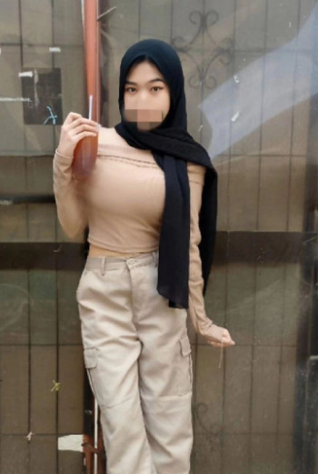 looking makes it hot_157