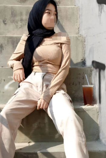 looking makes it hot_157